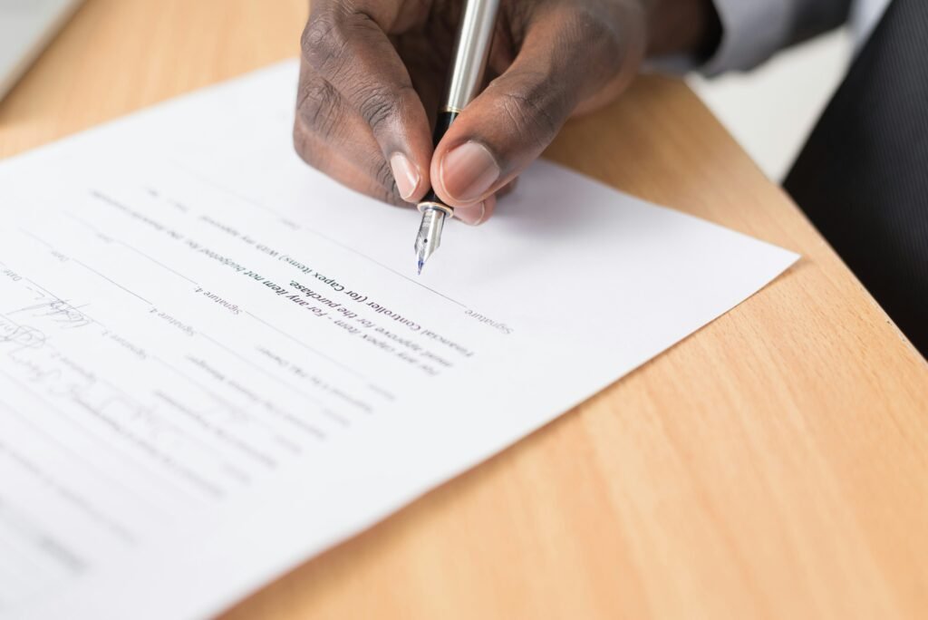 Comment éviter les arnaques foncières au Bénin : les réflexes indispensables