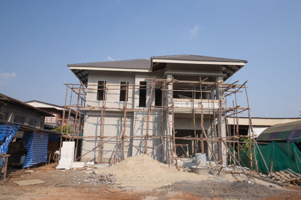 Combien coûte réellement la construction d’une maison au Bénin : guide complet pour comprendre le vrai budget