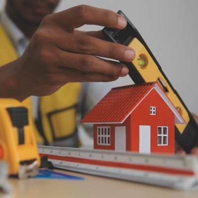 Rénovation structurelle : quand faut-il intervenir sur un bâtiment au Bénin ?